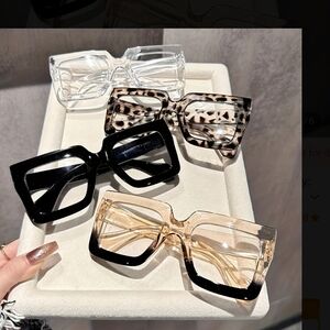 Trendy Black and Tortoise Shell Sunglasses